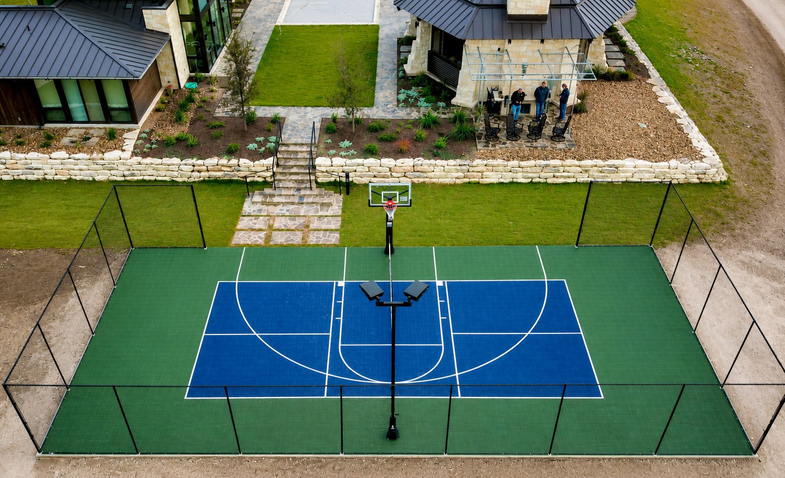 Sơn lại sân bóng rổ - pickleball linh hoạt 9 lớp sơn có 10% Hạt Cao Su DecoTurf USA trên nền nhựa